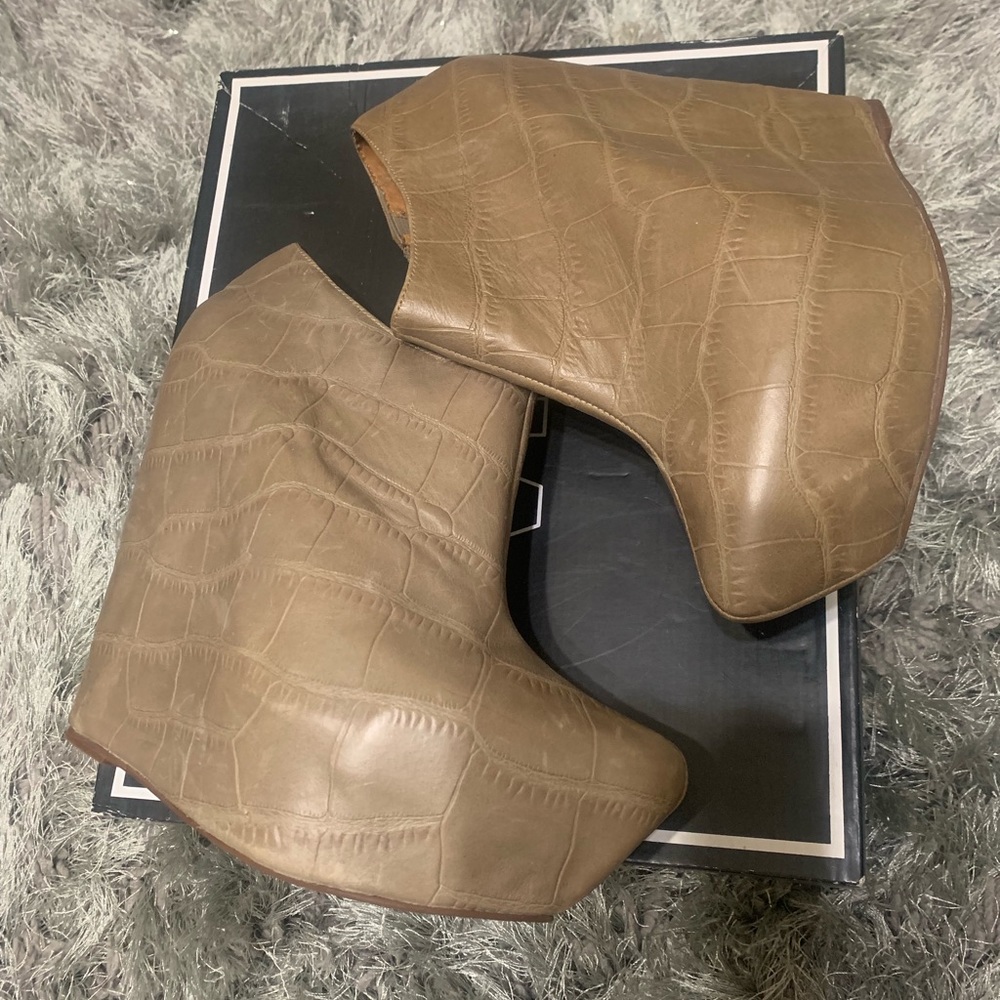 Jeffery Campbell bootie!!!